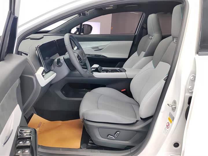 Фото 9 - Changan UNI-T