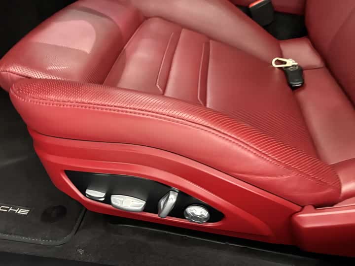 Фото 14 - Porsche Panamera