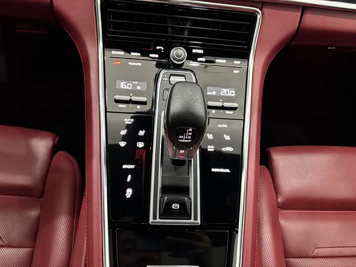 Фото 19 - Porsche Panamera