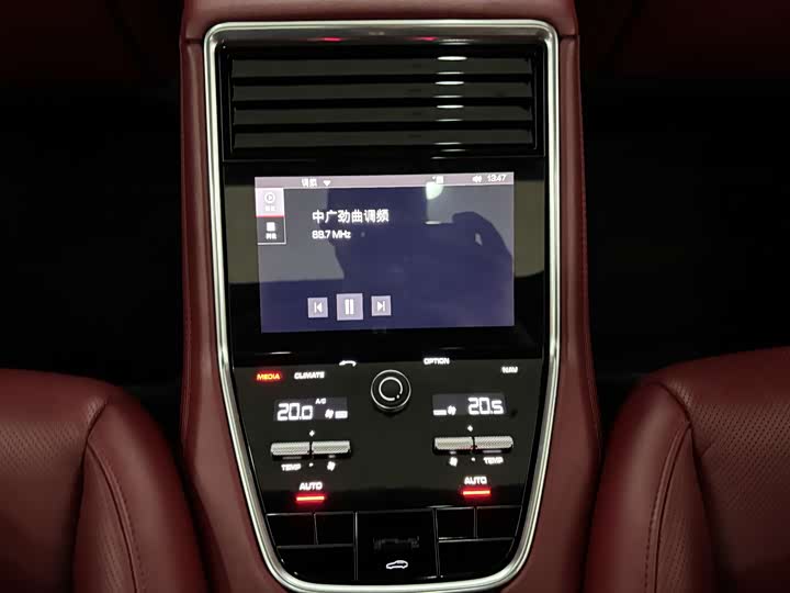 Фото 21 - Porsche Panamera