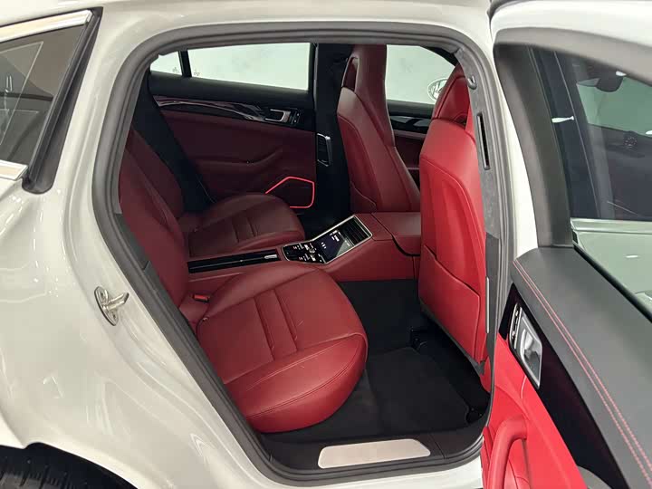 Фото 25 - Porsche Panamera