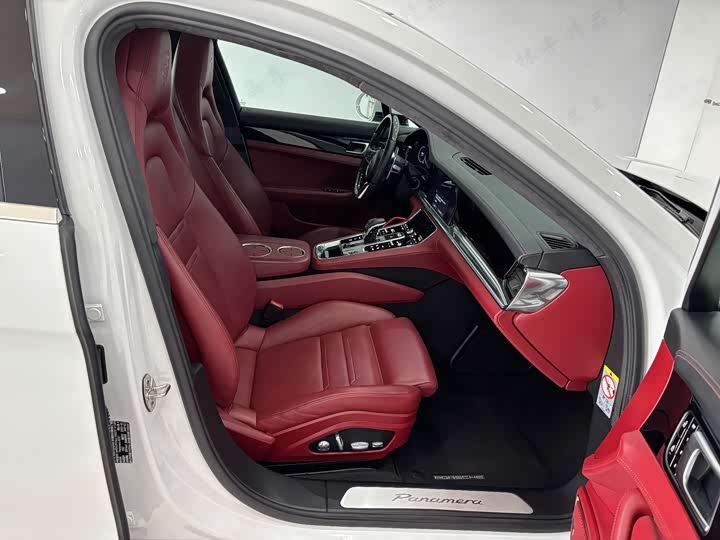 Фото 27 - Porsche Panamera