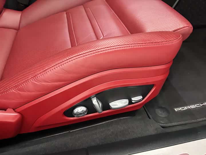 Фото 28 - Porsche Panamera