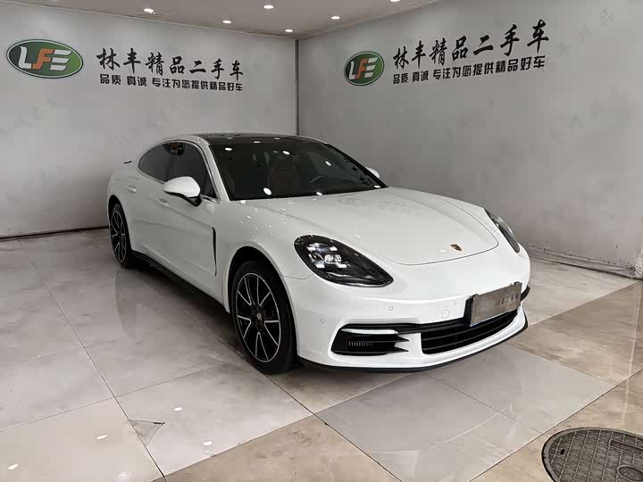 Фото 3 - Porsche Panamera