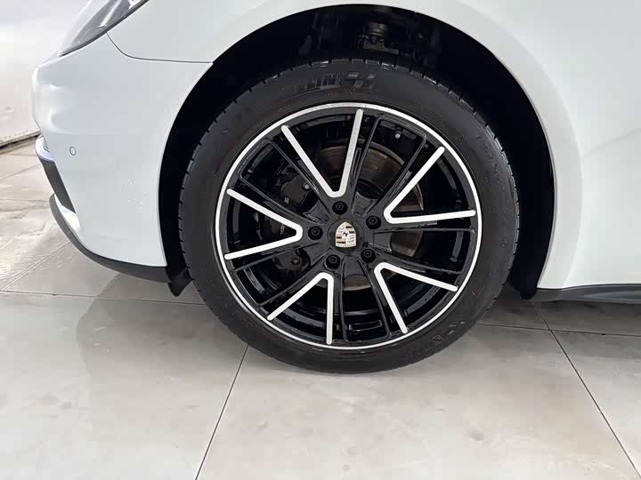 Фото 33 - Porsche Panamera