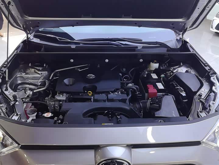 Фото 10 - Toyota RAV4