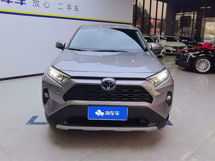 Фото 2 - Toyota RAV4