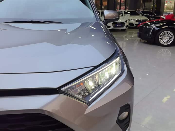 Фото 5 - Toyota RAV4
