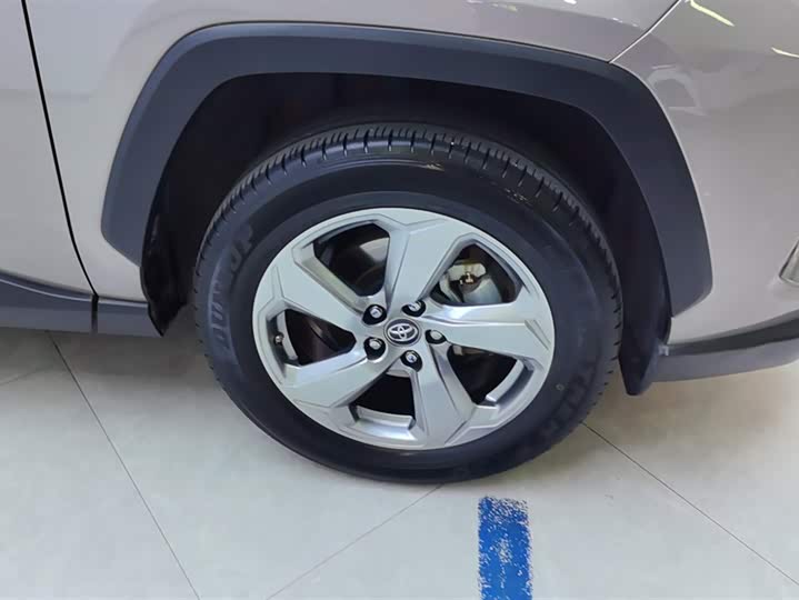 Фото 6 - Toyota RAV4