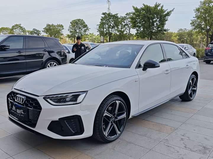 Фото 1 - Audi A4L