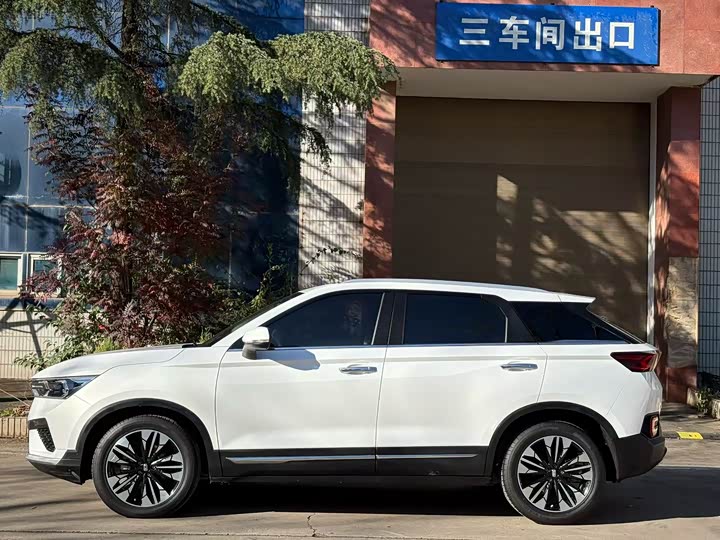 Фото 3 - Bestune T77