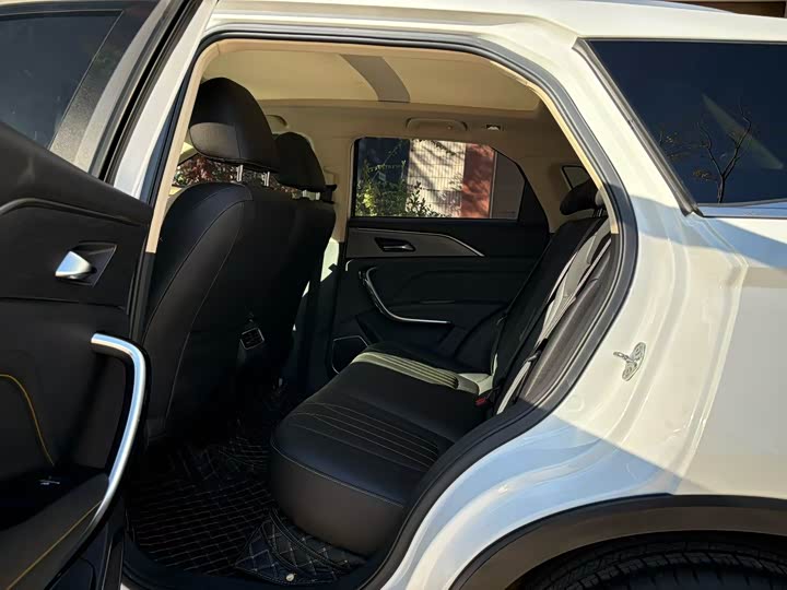 Фото 5 - Bestune T77