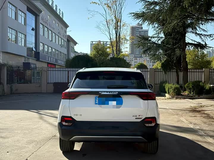 Фото 9 - Bestune T77