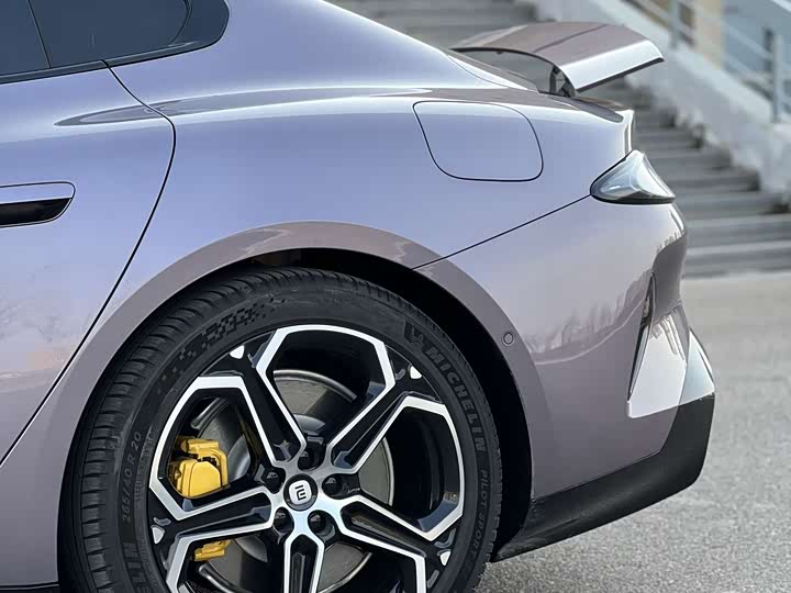 Фото 10 - Xiaomi SU7