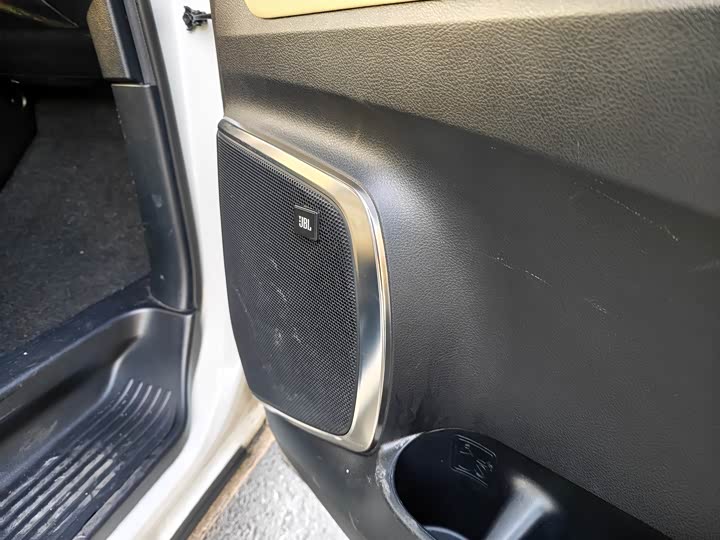 Фото 13 - Toyota Alphard