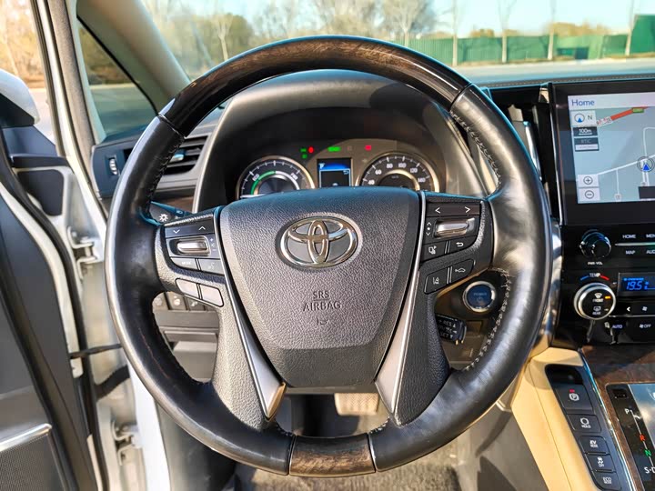 Фото 9 - Toyota Alphard