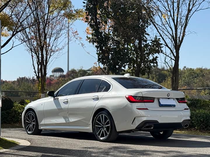 Фото 10 - BMW 3 Series
