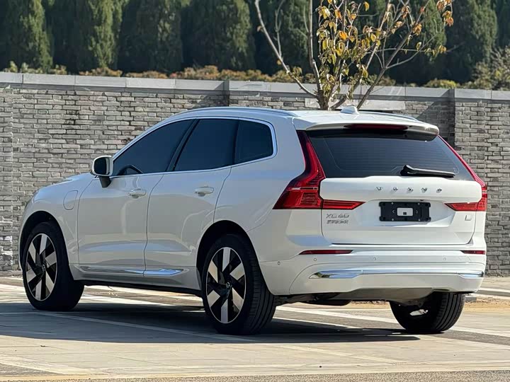 Фото 3 - Volvo XC60 Hybrid