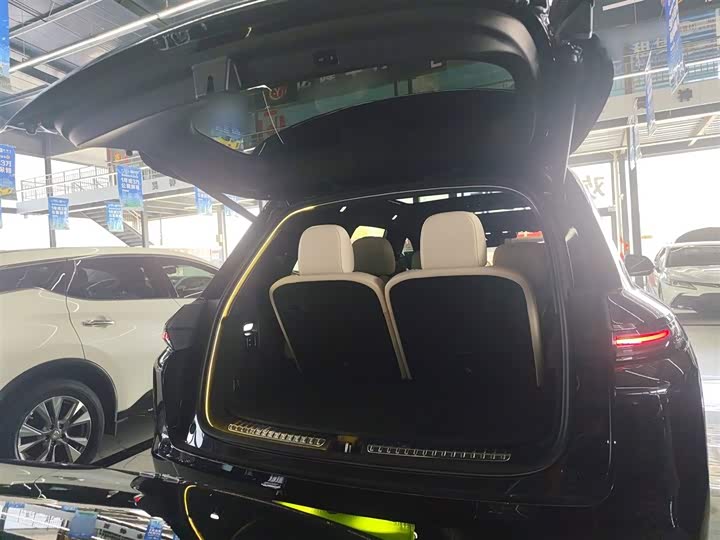 Фото 22 - LiXiang L8