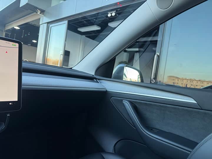 Фото 14 - Tesla Model Y