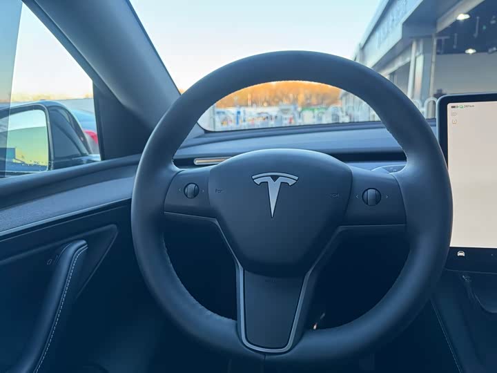 Фото 17 - Tesla Model Y