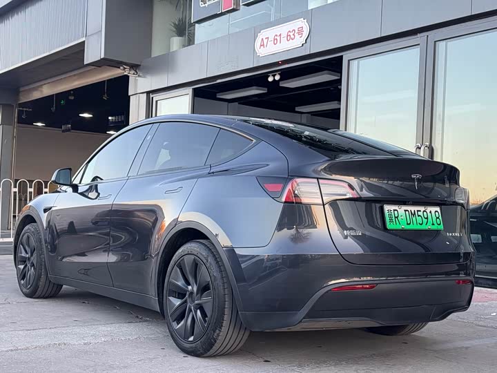 Фото 18 - Tesla Model Y