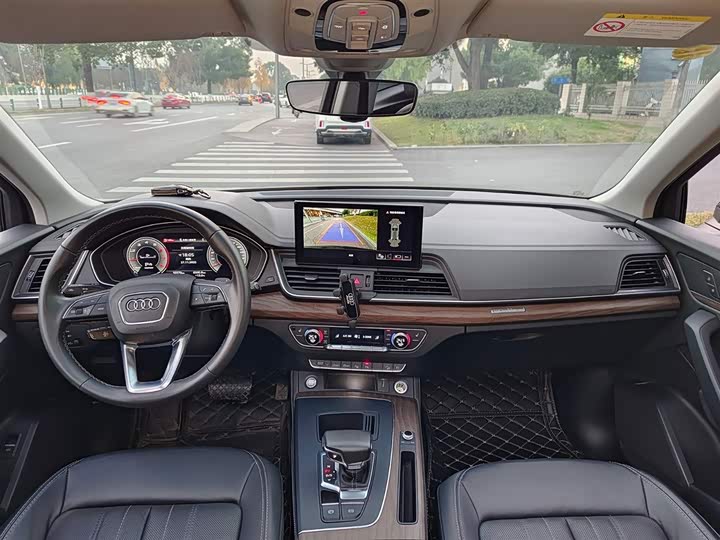 Фото 10 - Audi Q5L