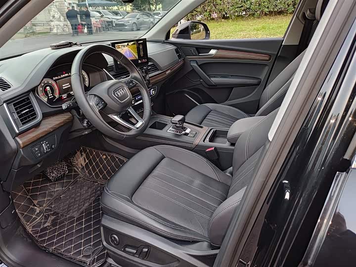 Фото 7 - Audi Q5L