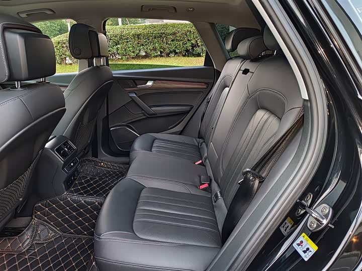 Фото 8 - Audi Q5L