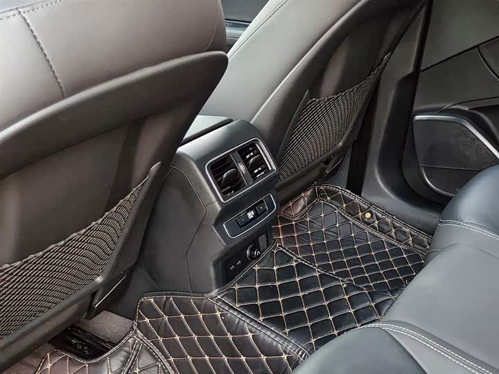 Фото 9 - Audi Q5L