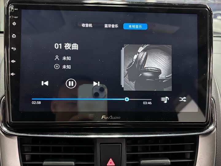 Фото 12 - Toyota Yaris L Hatchback