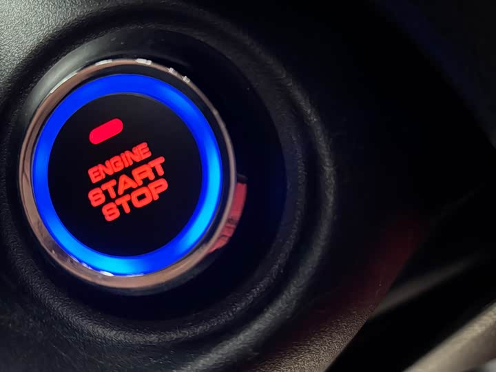 Фото 14 - Toyota Yaris L Hatchback