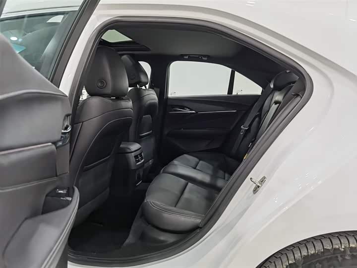 Фото 15 - Cadillac CT4