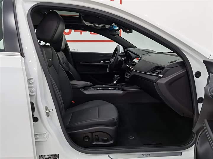 Фото 23 - Cadillac CT4