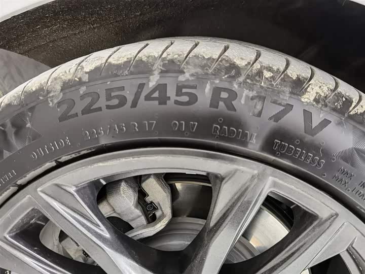 Фото 24 - Cadillac CT4