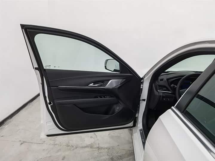 Фото 8 - Cadillac CT4