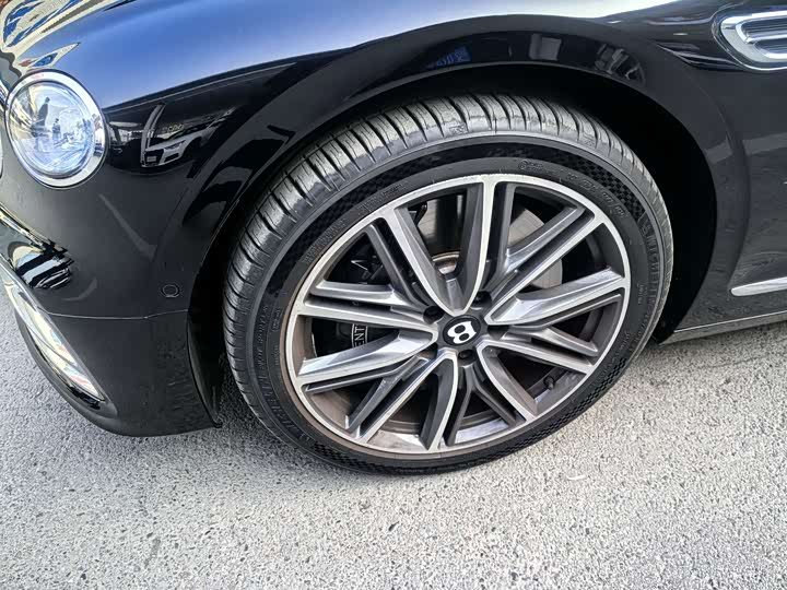 Фото 2 - Bentley Flying Spur