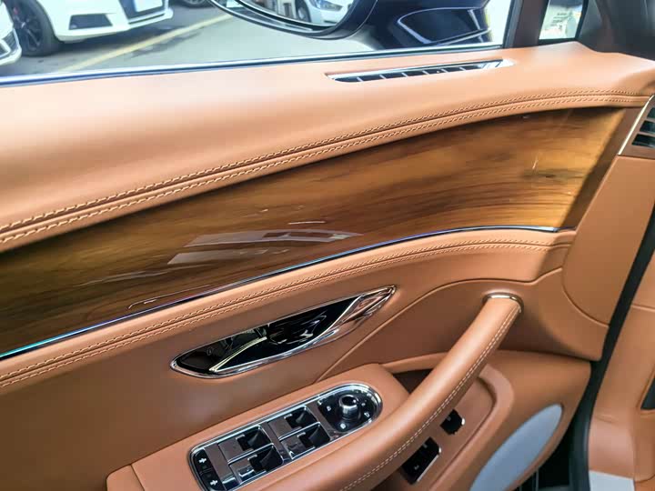 Фото 5 - Bentley Flying Spur