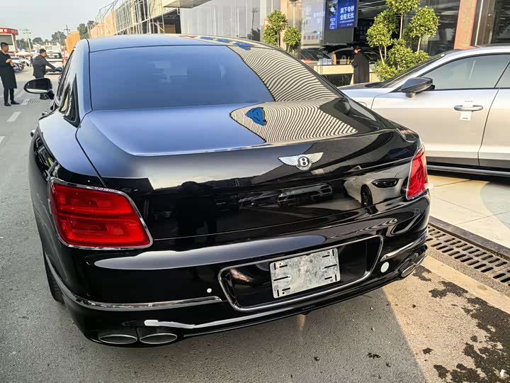 Фото 8 - Bentley Flying Spur