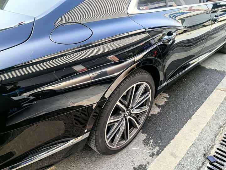 Фото 9 - Bentley Flying Spur