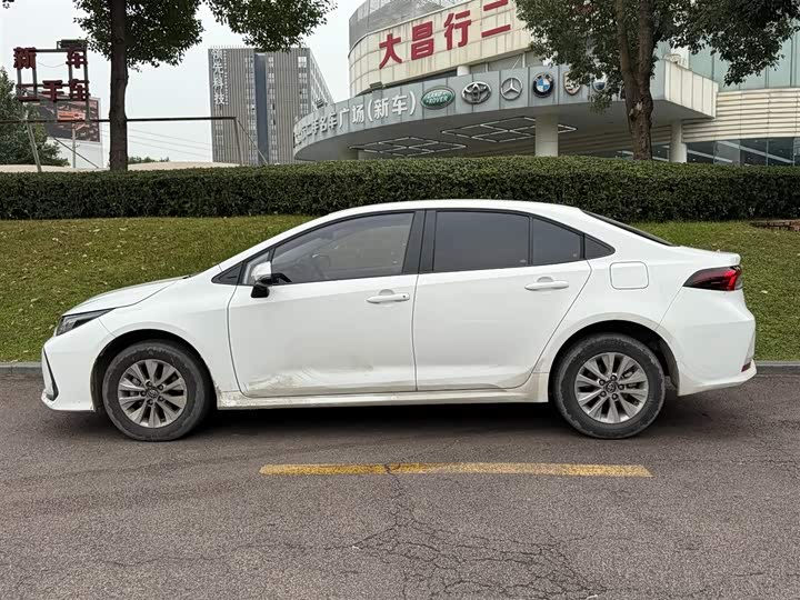 Фото 3 - Toyota Corolla