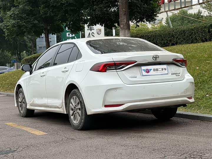 Фото 4 - Toyota Corolla