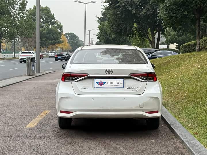 Фото 5 - Toyota Corolla