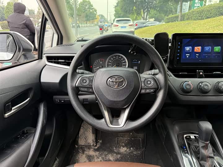 Фото 6 - Toyota Corolla