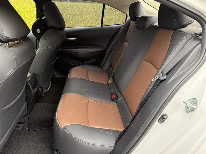 Фото 9 - Toyota Corolla