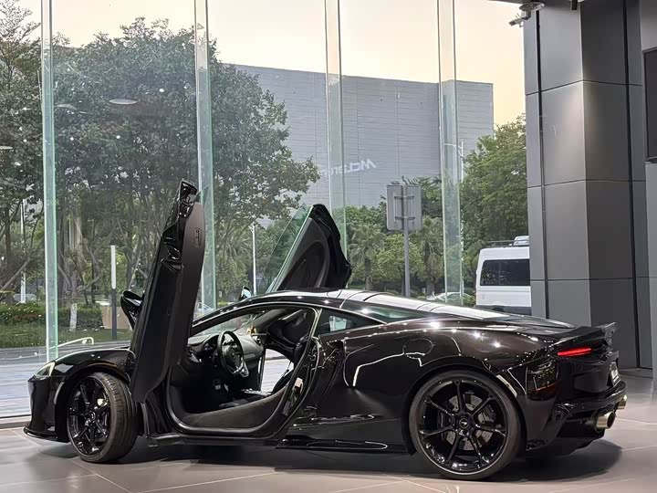 Фото 2 - McLaren GT