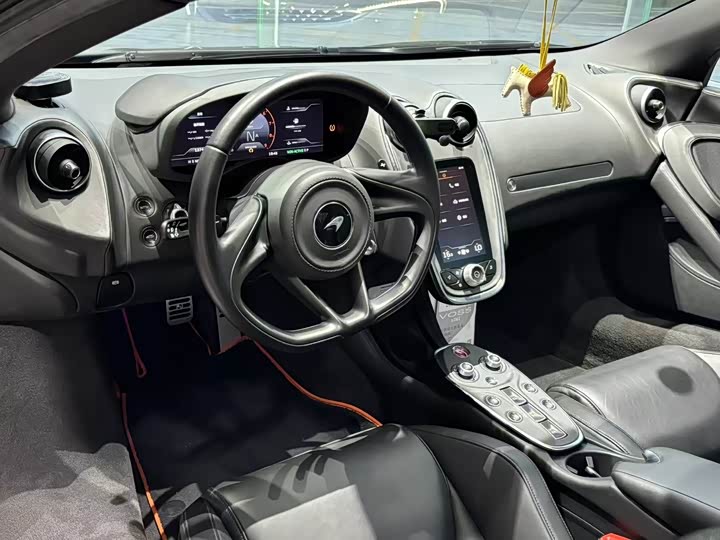 Фото 5 - McLaren GT