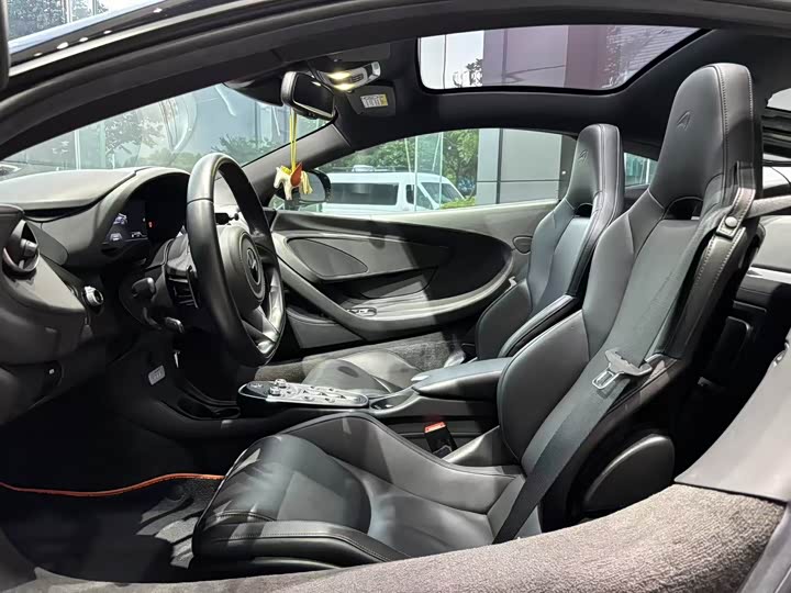 Фото 8 - McLaren GT