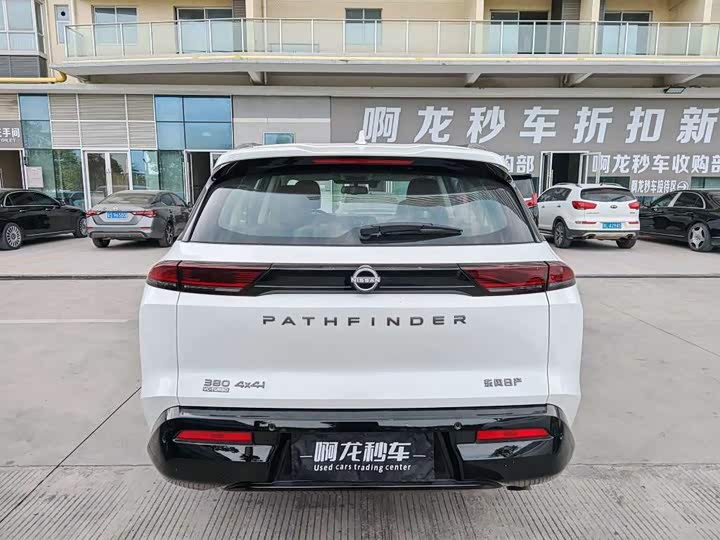 Фото 4 - Nissan Pathfinder