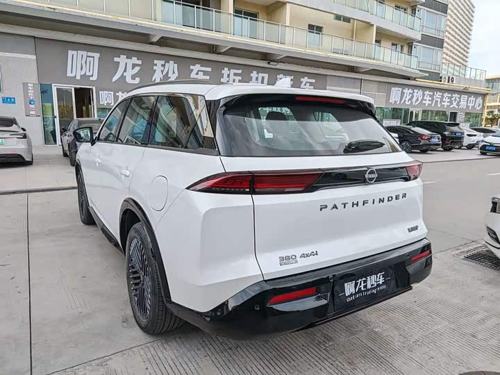 Фото 5 - Nissan Pathfinder